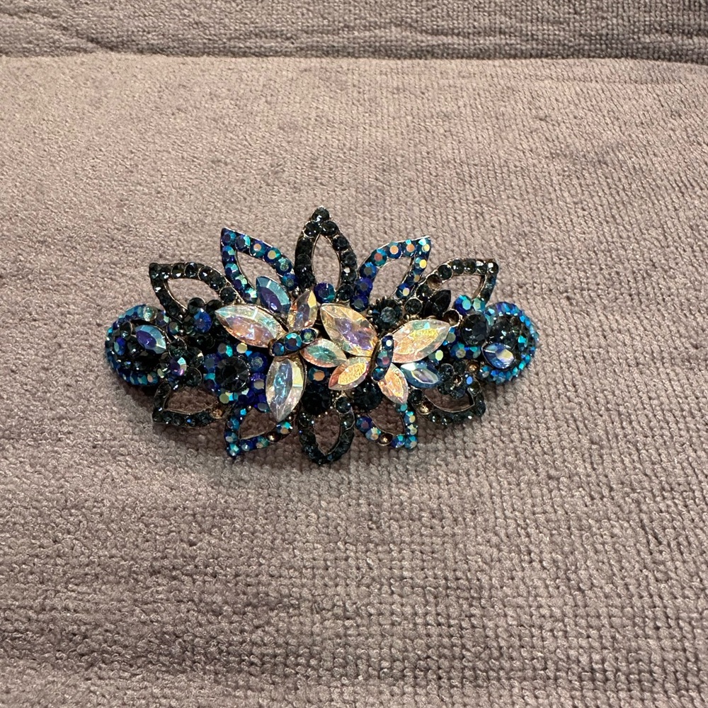 Vintage rhinestone clip- Blues